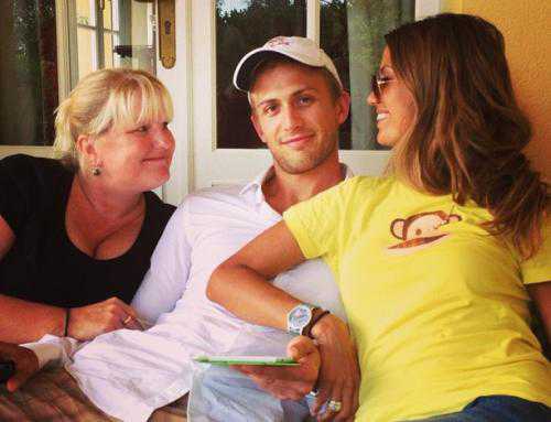 Якобы на снимке, где он держит дочь на руках, хорошо видно, что малышка папина дочка скрипт прятания лишних фотографий, чтоб меньше прыгала страница при загрузке до инициализации слайдеров если в хеше урла указано фото, назначим если будет найдено в текущем слайдере избавимся от и спрячем фотки для слайдера, кроме текущей указанной в урл или хеше спрячем фотки для слайдера, кроме первой, пока загружаются скрипты спрячем фотки для слайдера, кроме первой, пока загружается страница инициализация всех слайдеров фотогалерей если в урл есть без якоря если в урл есть хеш вида по нему определим фотографию, которую нужно открыть уберём, если было проинициализиро вано назначим текущий слайд по хешу включаем нужен для корректного сброса хеша при скролле зафиксируем высоту, чтобы не прыгала страница после инициализации слайдера вернём в вернём отображение слайдов перед инициализацией слайдера сначала проинициализируем слайдер с указанным в урл фото , , инициализирует слайдер галереи для текущей галереи установим текущее фото вернём ранее скрытые фото если были поменяем урл в адресной строке обработка скролла если слайдер покидает экран, урл сбрасывается скроллит к нужному слайдеру имя фото в урл вешает обработчик на скролл, когда слайдер покинет экран, хеш урла будет сброшен слайд либо слайдер