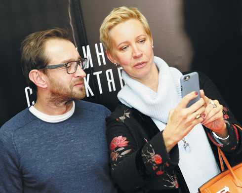 Максим Аверин продает пирожки