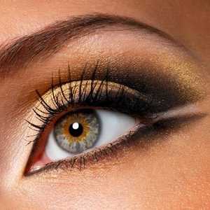 Мастер визажист всегда подскажет, какой оттенок выбрать, какое сочетание цветов будет идеально гармонировать с цветом лица, волос и одежды