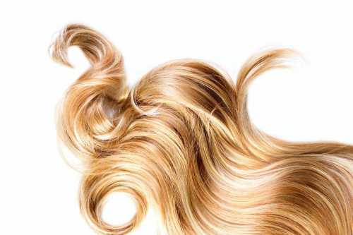 Подтверждением этого может стать то, что распределять мусс по волосам можно голыми руками