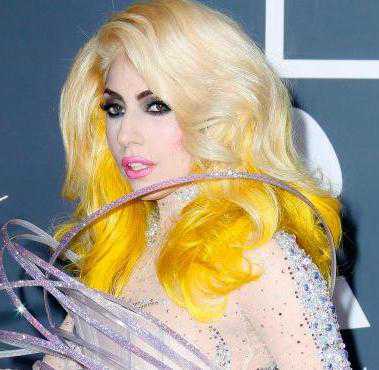 Довольно щадящая формула не убивает волосы, но есть риск получить явный фиолетовый подтон поэтому не держи серебряный шампунь на волосах больше минут