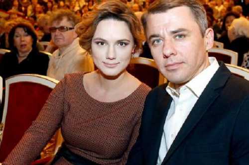 Например, недавно она со своими мальчиками побывала на премьере спектакля