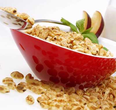 Жирные молочные продукты, речь идет о йогуртах, сырах, сметане, сливках