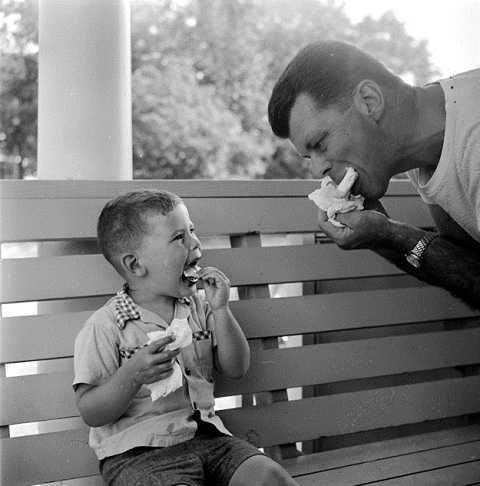 На самом деле, мороженое не может спровоцировать ни ангину, ни простуду, если его не кушать большими кусочками