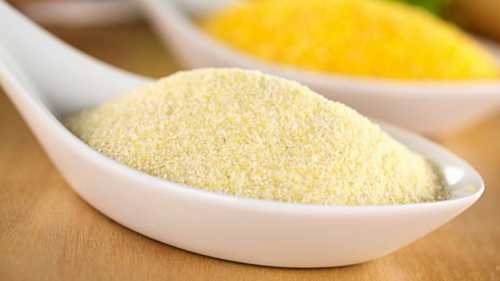 Кроме окрашивания хну используют для оздоровления и укрепления волос, решения проблем с перхотью и выпадением, лечения кожи головы