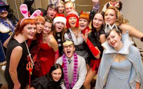 Любопытные дети, любящие проводит всевозможные эксперименты, и опыты обрадуются, получив в подарок, целую лабораторию