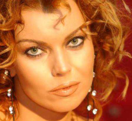 Параллельно со съемками в кино