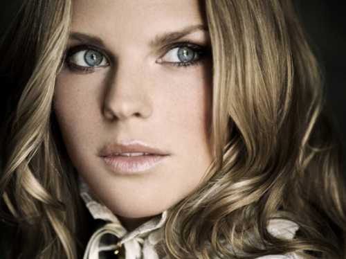 Как подобрать идеальный цвет волос для серых