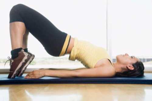 И женщина сама себя в течение дня омолаживает и оздора вливает