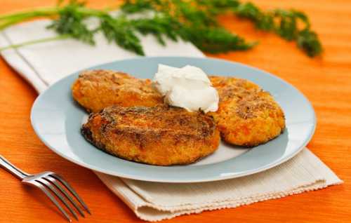 Некоторые хозяйки добавляют в рыбный фарш немного куриного фарша третью часть общего объема