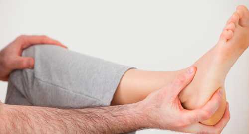 По характеру боль бывает жгучая, режущая, тупая, стреляющая, ноющая