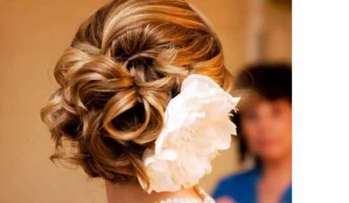 Причёски на Последний звонок на средний волосы