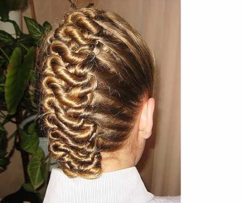 В основном такая длина преображается с помощью аксессуаров, шиньонов, накладок