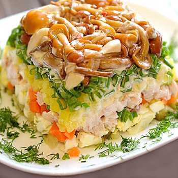 Народ не понял и решил, что по ошибке я поставила торта к салатам