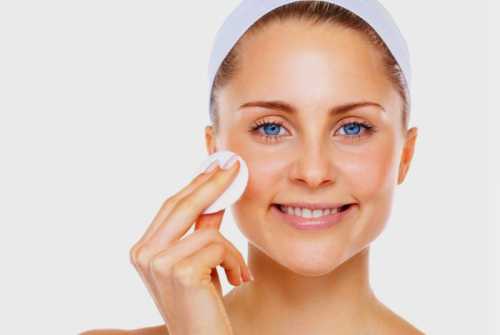 Очень густые маски творожные и прможно снимать шпателем или ребром чайной ложечки, аккуратно и без нажимов