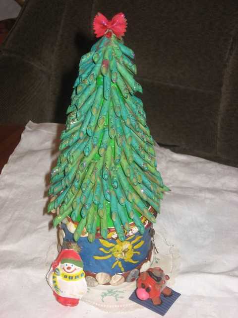 Наша поделка новогодняя гирлянда из дождика