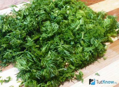 Укроп: калорийность,  польза и вред, кому его