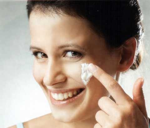 Многие являются противниками данной процедуры и утверждают, что это опасно, а другие стали приверженцами такого способа омоложения и прибегают к нему довольно часто