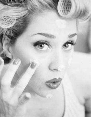 Использовать косметические средства, рекомендованные косметологами по возрасту