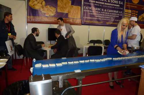 Теперь можно не удивляться ни сумраку ни жестковатому трио из