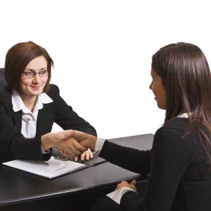 Руководитель может легко растопить лед недоверия, рассказав о себе или вспомнив забавный случай