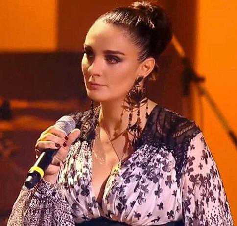 Ирина Безрукова поразила публику откровенным платьем