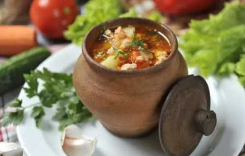 Со временем в рецептуре рассольников оказались картофель и рис, а почти обязательная в древности вареная свекла была впоследствии полностью исключена