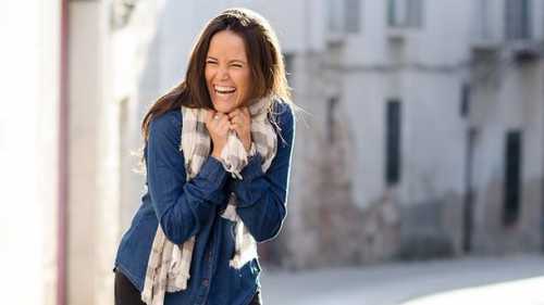 Он появится в списке коментариев, сразу же после проверки его модератором