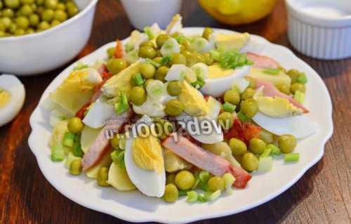 Салат с рыбой и сухариками, Мясо при желании можно заменить вареной колбасой хорошего качества