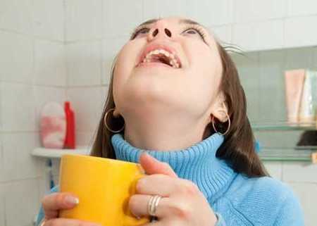 Самый простой и известный способ проведение процедуры дышать над горячим картофелем