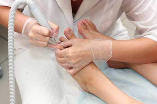 Для того, чтобы кожные покровы на лице были свежими и здоровыми, нужно применять витамины для кожи