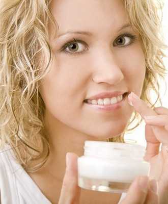 Выдыхайте следует медленно, затем очень быстро, как бы выталкивая полностью весь воздух изо рта