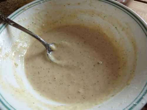 Понемногу вливайте его в миску, тщательно вымешивая ее содержимое после каждой порции