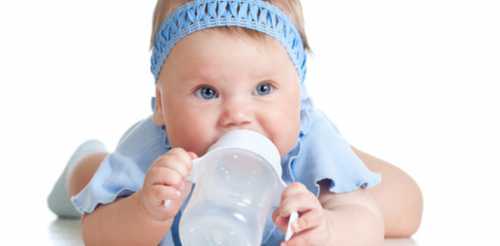 Новнем слишком много белка иминералов, поэтому детскому организму очень трудно его усваивать