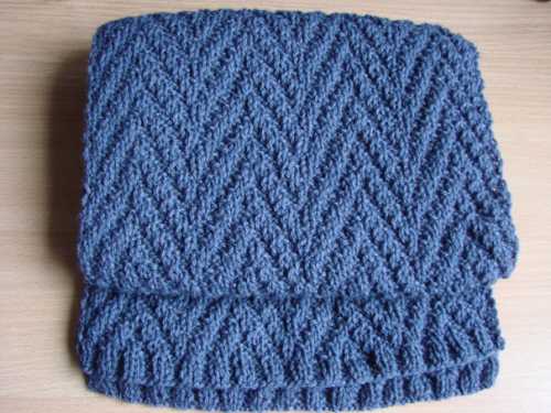 Начинается вязание со второго узора, для которого мы набираем