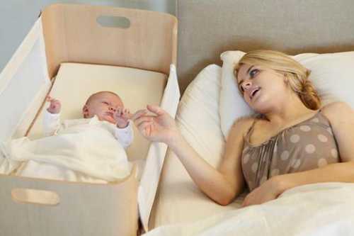 Массажные движения для грудного ребенка представляют собой легкие поглаживания головки, спинки, ручек, ножек и, конечно, животика