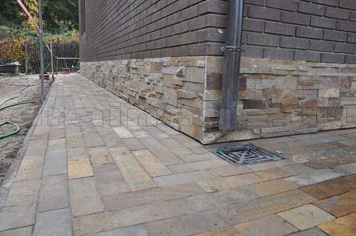 Выбирая отделочные материалы, нужно осознавать, что декоративность важна, но вторична, по отношению к стойкости облицовки и ее функциональным характеристикам