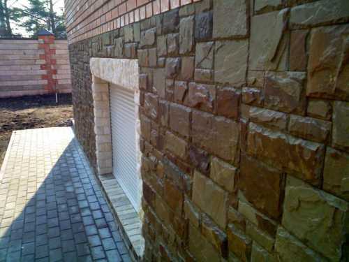 Если высота цоколя менее м, обустроить гидро изоляционную прослойку, которая способна защитить стену от влаги, будет сложно